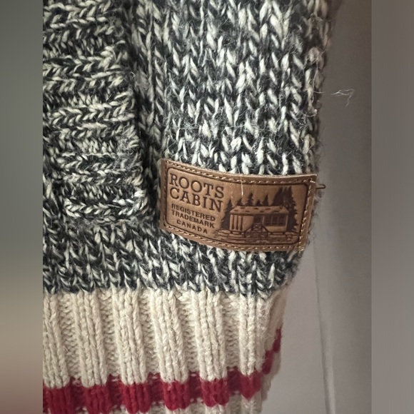 Women’s Roots cabin sweater - Picture 1 of 3